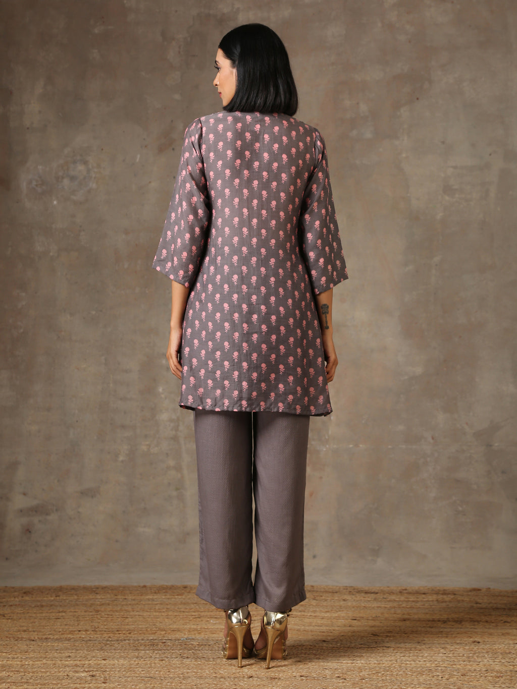 trueBrowns Grey Pink Floral Printed Silk Co-Ord Set