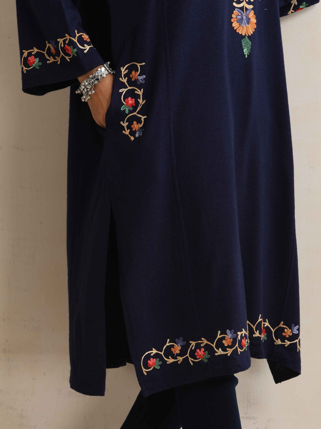 trueBrowns Blue Kashmiri Floral Embroidered Woollen Phiran Kurta