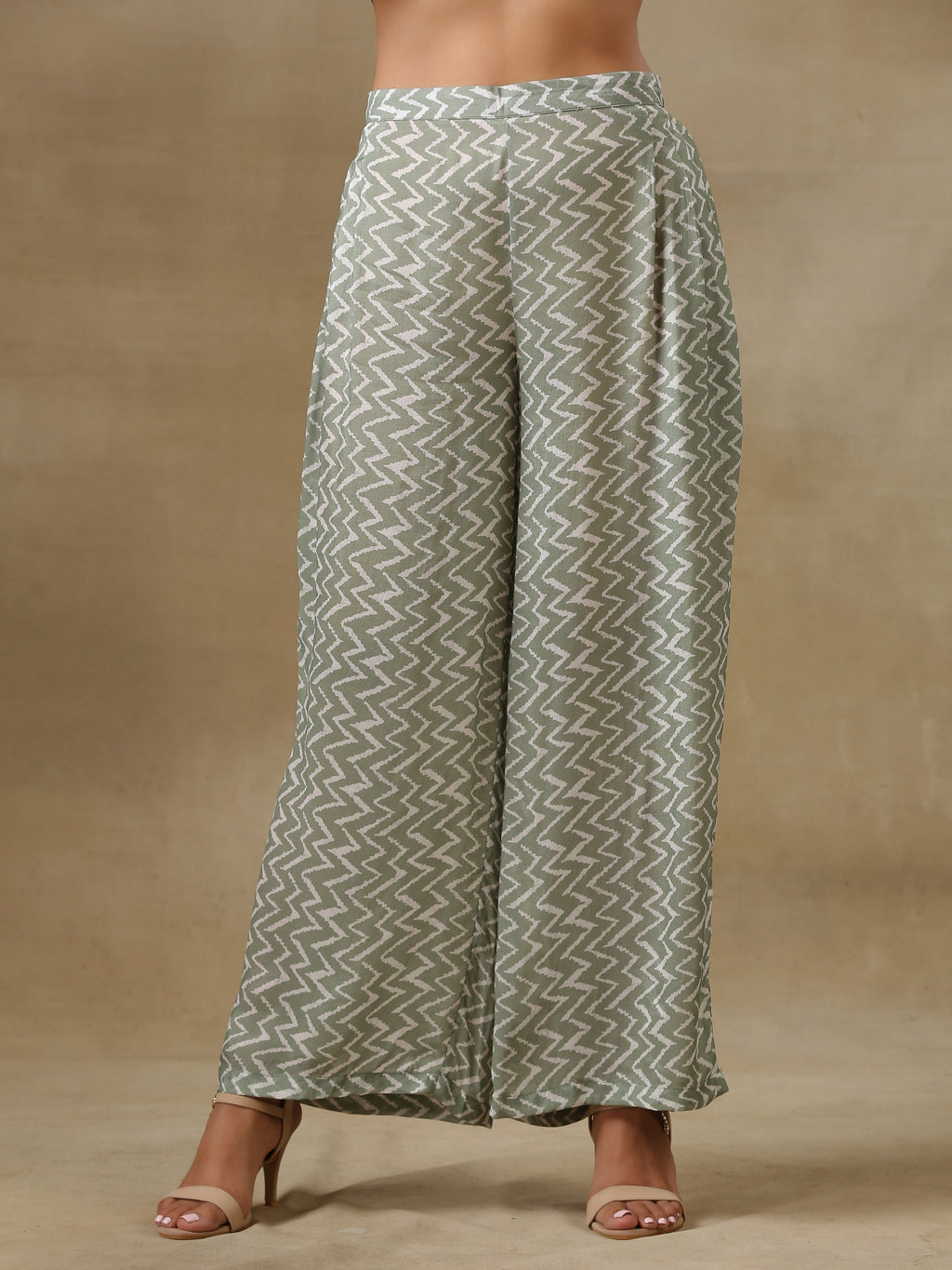 trueBrowns Light Green Bandhani Printed Silk Sleevesless Jacket Pant Set