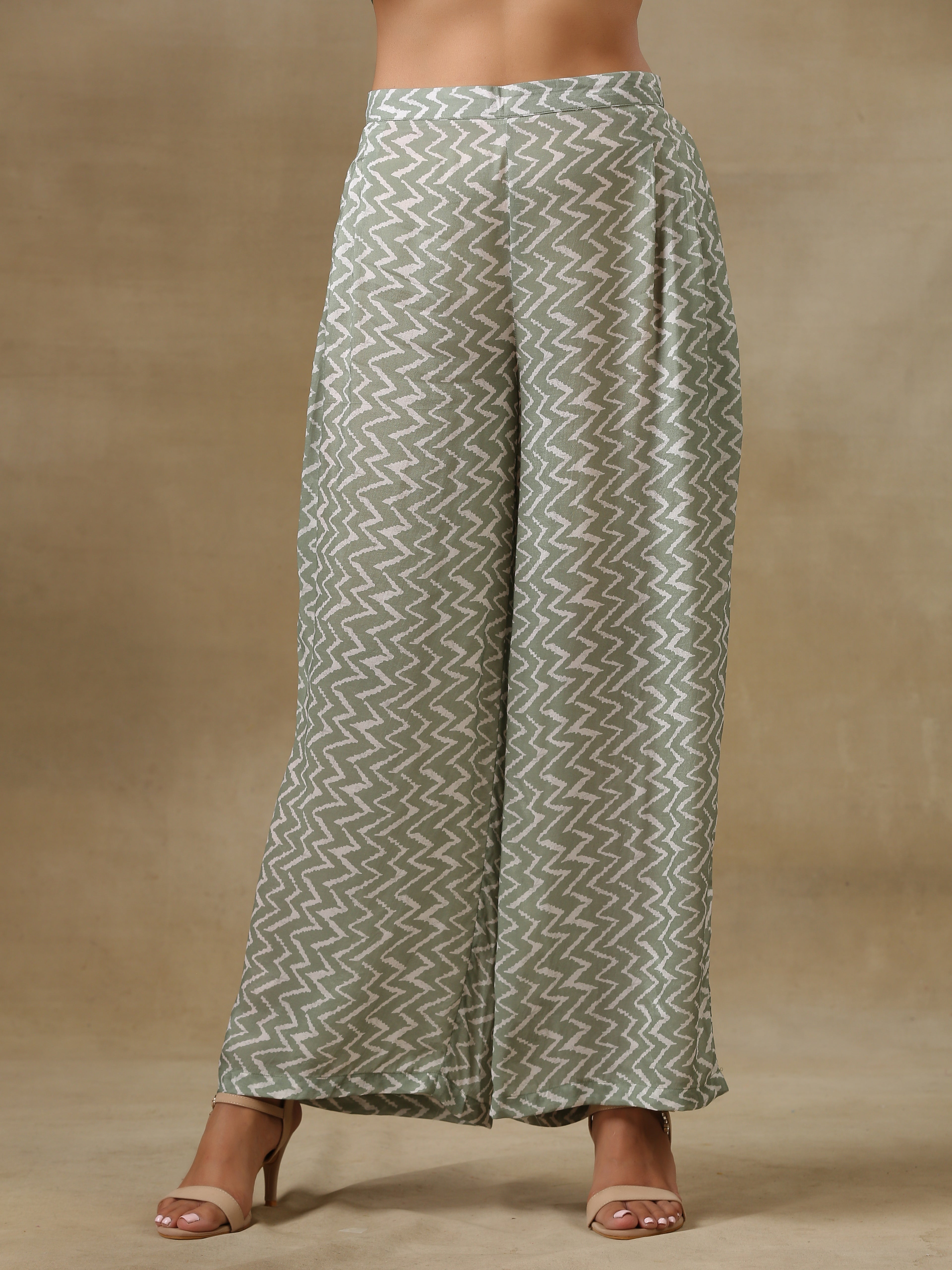 trueBrowns Light Green Bandhani Printed Silk Sleevesless Jacket Pant Set