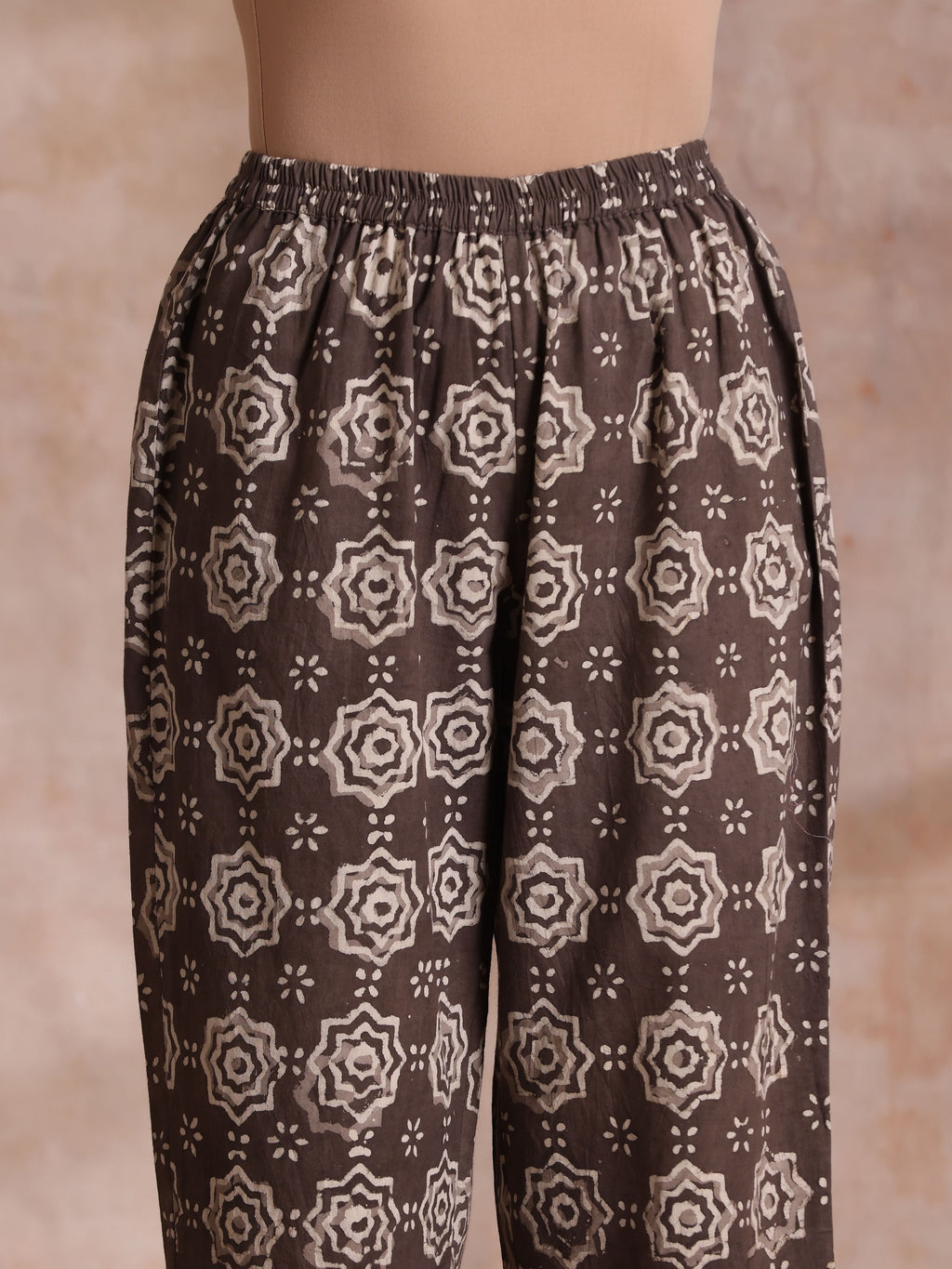 trueBrowns Clay Dabu Buta Print Cotton Sleeveless Flared Kurta Pant Set