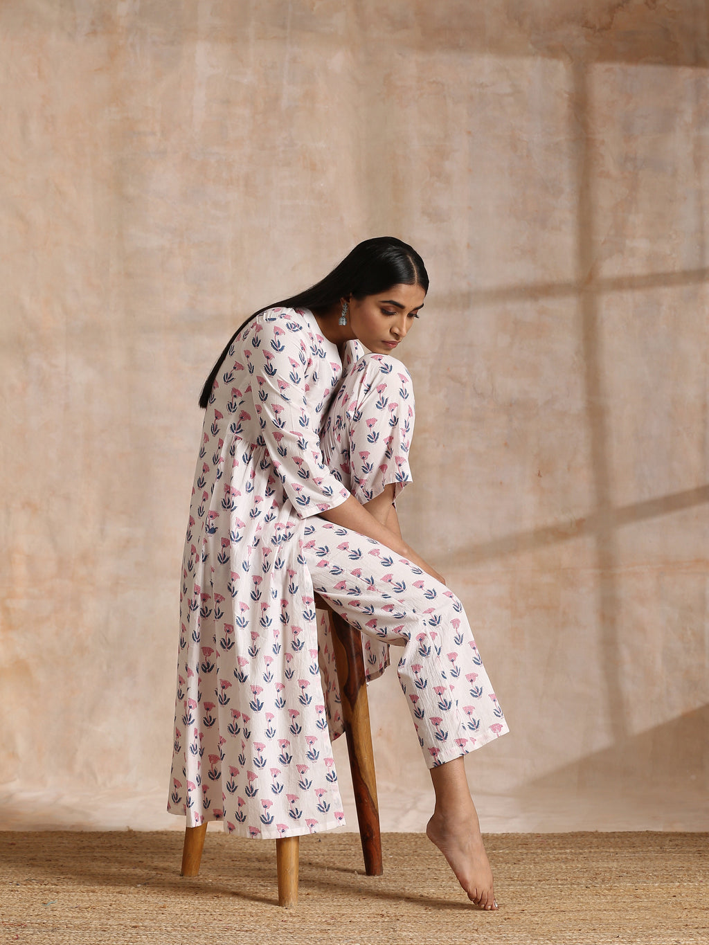 trueBrowns White With Pink Blue Buta Block Print Cotton Kurta Pant Set