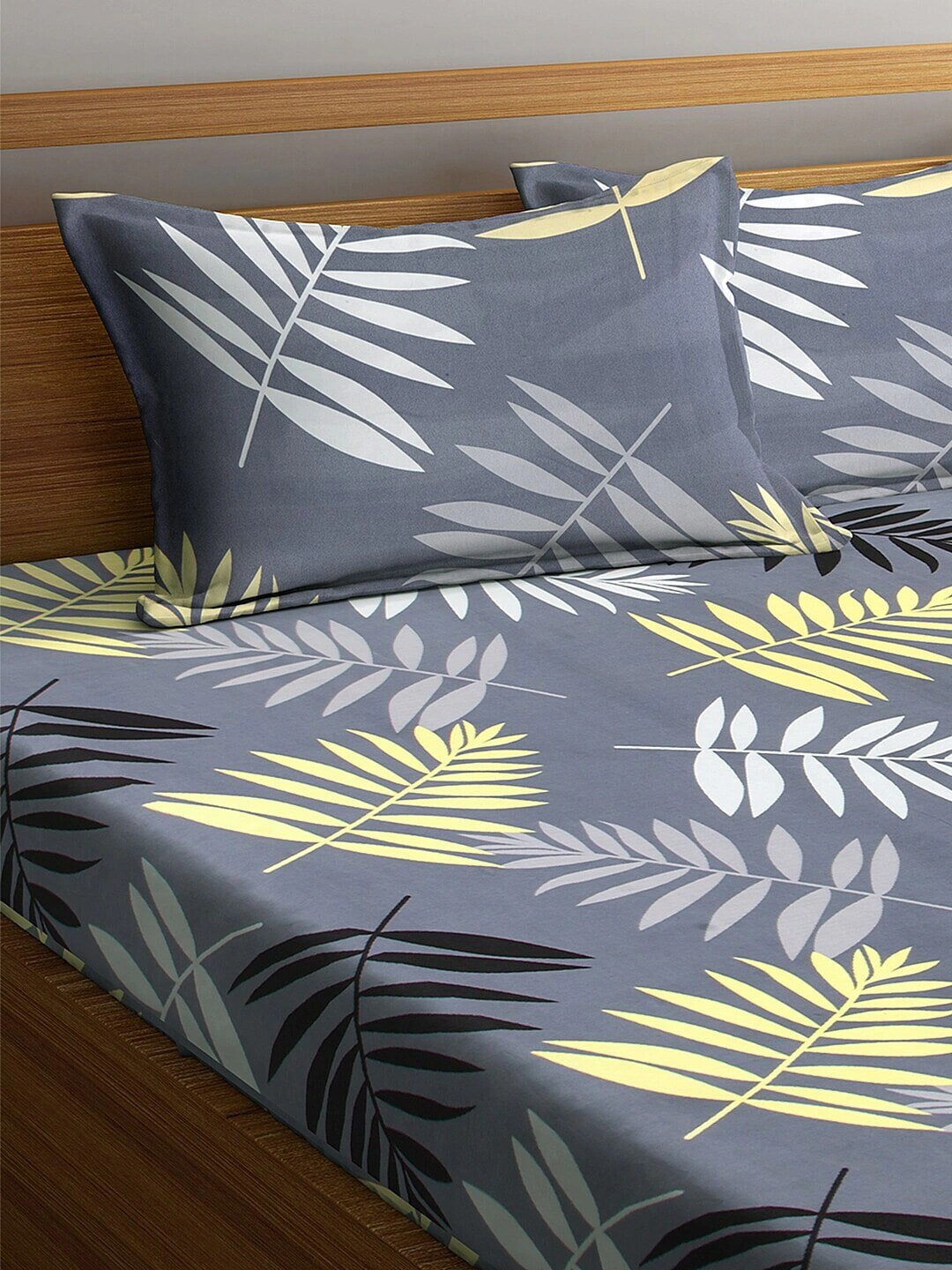 Home Sizzler Grey Printed 144 TC 1 Queen Bedsheet with 2 Pillow Covers