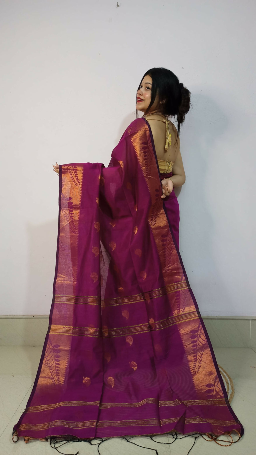 Exclusive Collection Beautiful Magenta Cotton Silk Woven Handloom Saree With Running Blouse Piece
