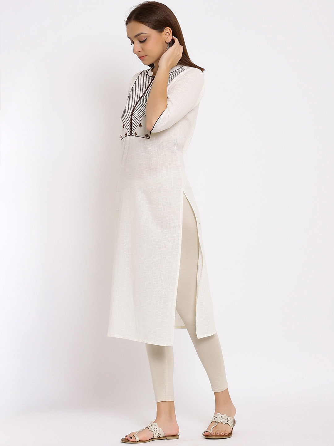 HERE&NOW White & Maroon Geometric Yoke Design Thread Work Straight Kurta