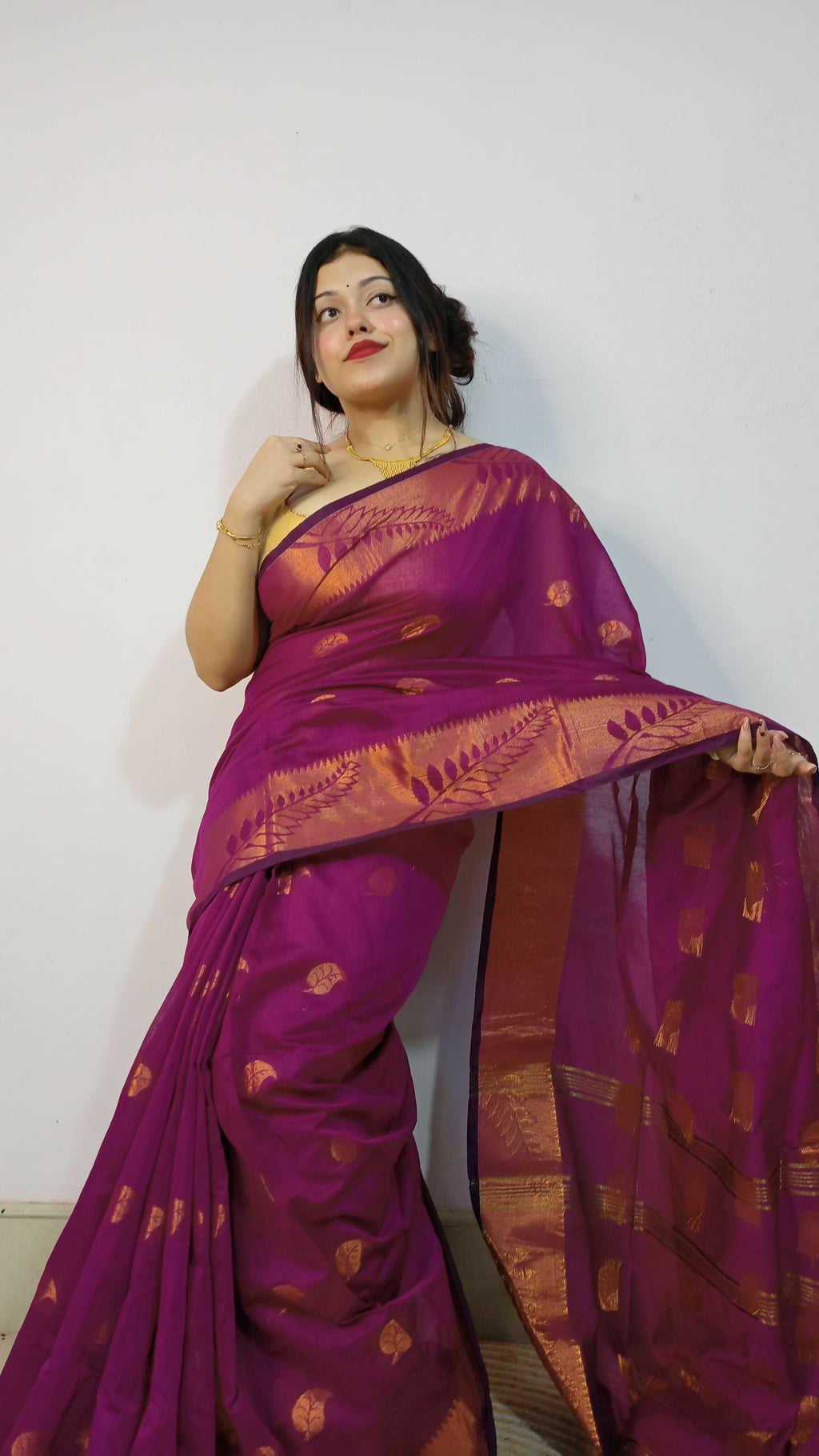 Exclusive Collection Beautiful Magenta Cotton Silk Woven Handloom Saree With Running Blouse Piece