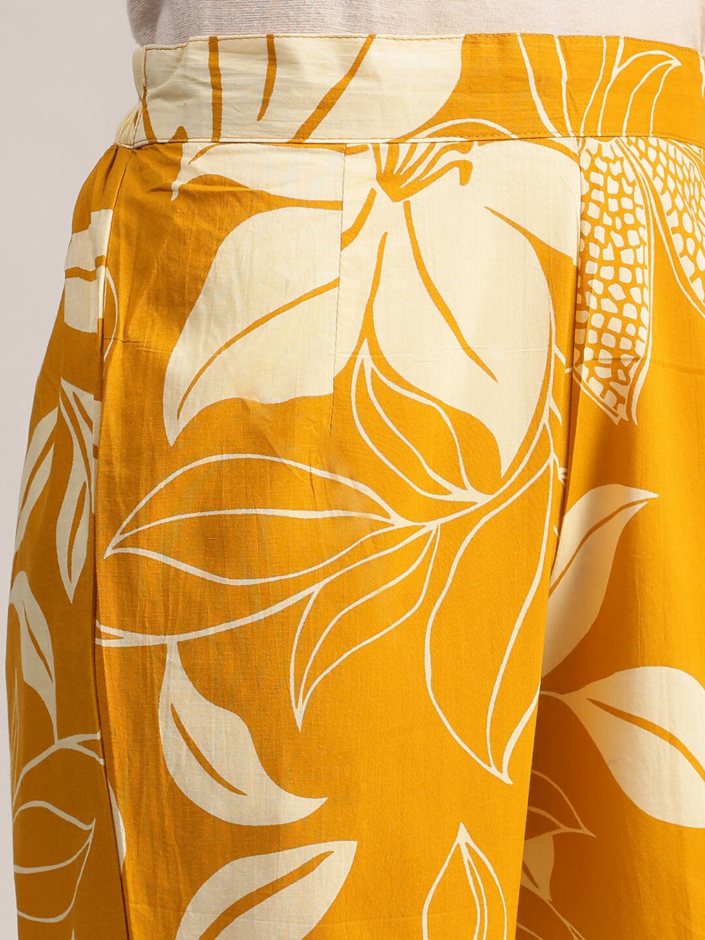 Aavyora Women's Mustard Yellow & White Floral Printed Cotton Co-Ord Set