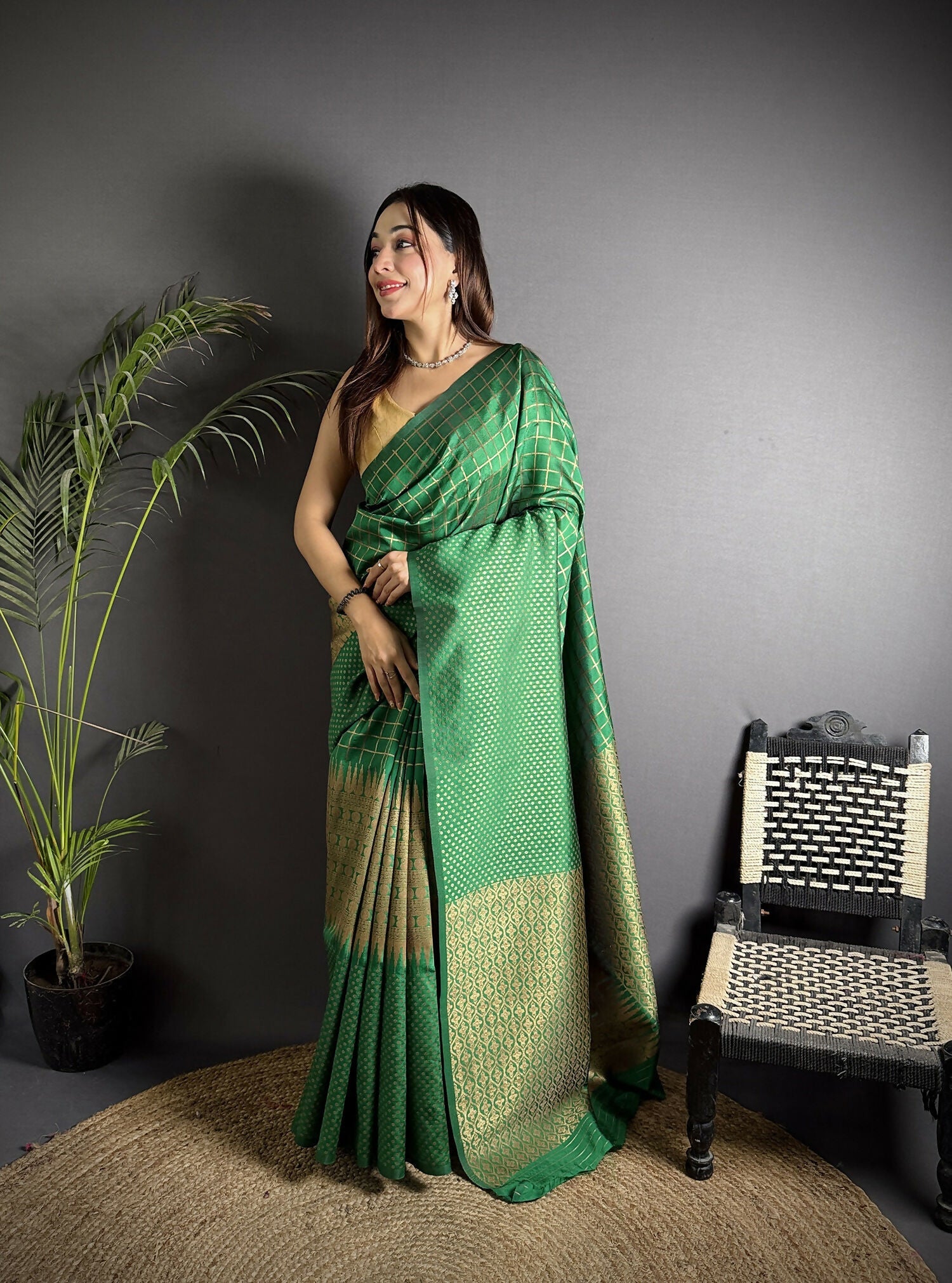 Joban Fashion Emerald Green Banarasi Soft Lichi Silk Checks & Woven Saree