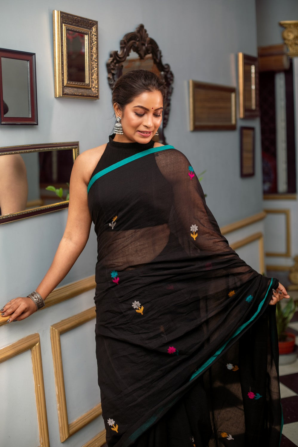 Very Much Indian Mastaani - Pure Mul Cotton Handloom Saree with Beautiful Floral Weaves - Black