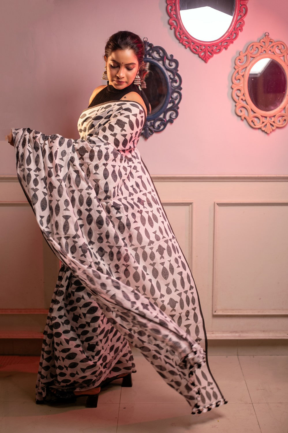 Very Much Indian Mastaani - Pure Mul Cotton Handloom Saree with Beautiful Floral Weaves - White
