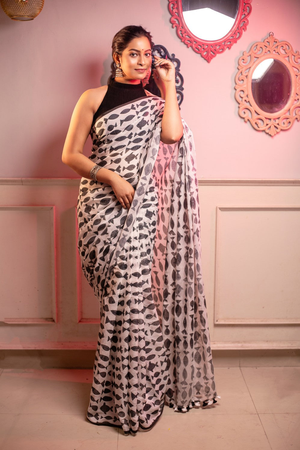 Very Much Indian Mastaani - Pure Mul Cotton Handloom Saree with Beautiful Floral Weaves - White