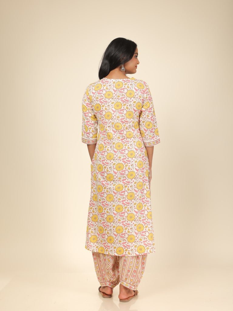 Aramya Straight Soft Cotton Floral Print Women's Kurta - Off White