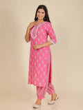 Aramya Straight Soft Cotton Floral Print Women's Kurta Set - Pink
