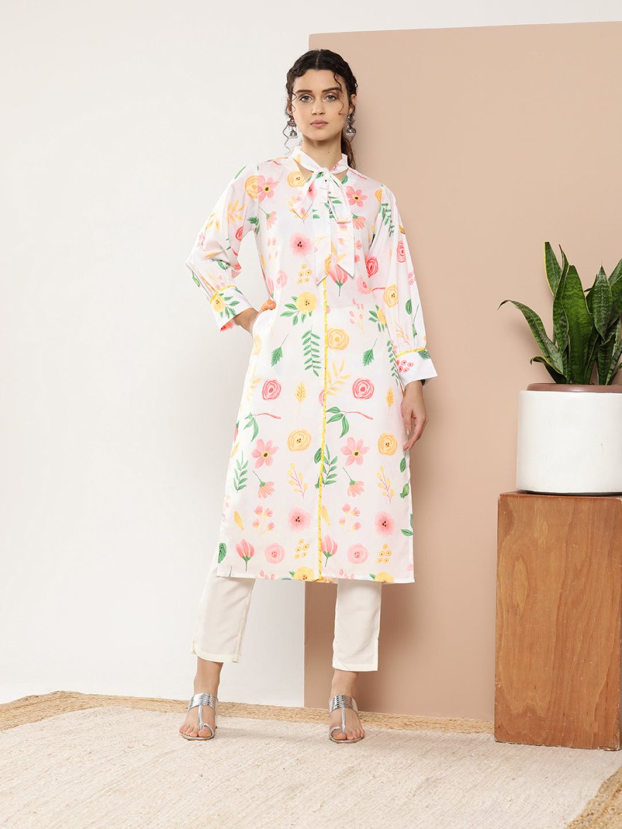 Ahalyaa Women White & Pink Floral Printed Floral Crepe Kurta
