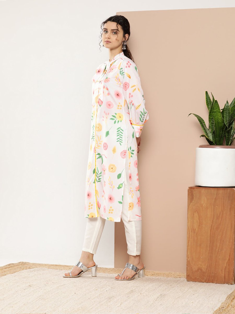 Ahalyaa Women White & Pink Floral Printed Floral Crepe Kurta