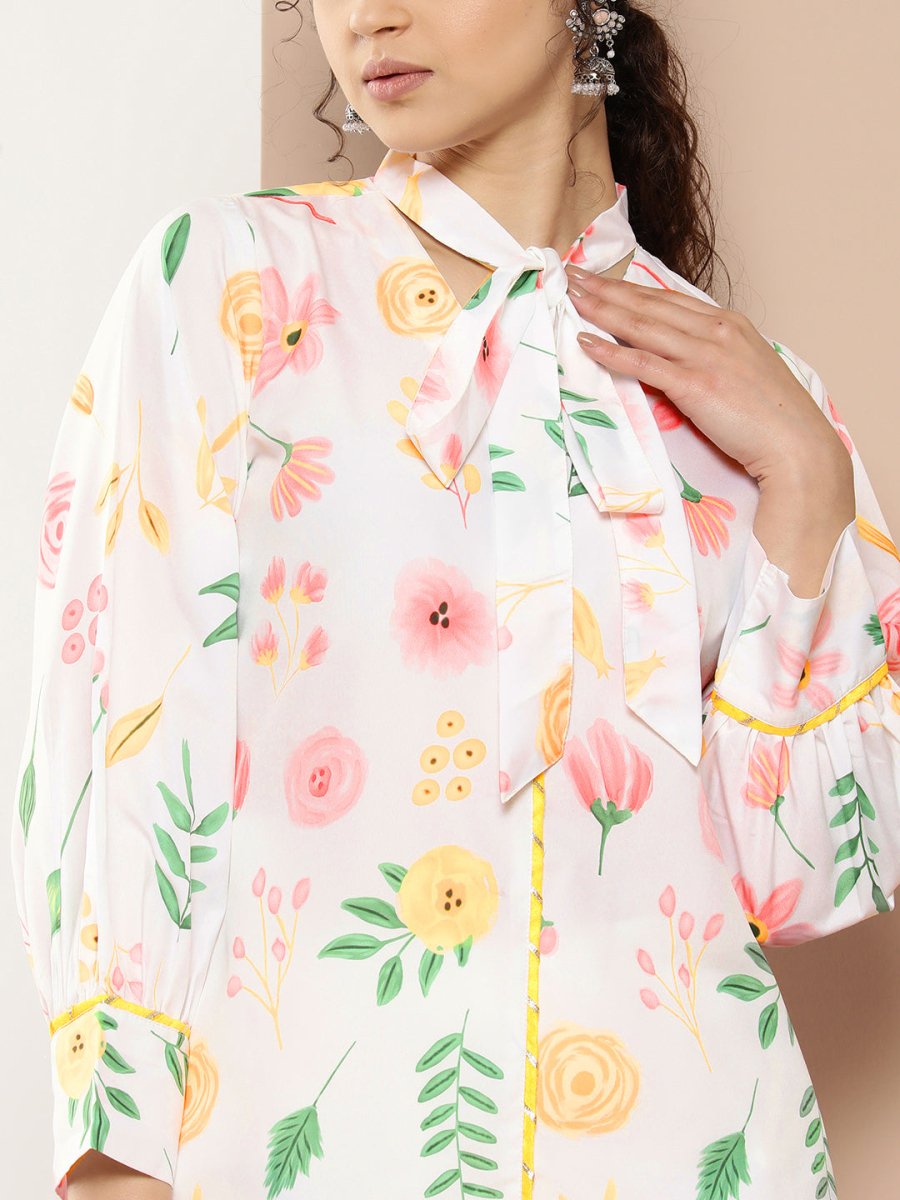Ahalyaa Women White & Pink Floral Printed Floral Crepe Kurta