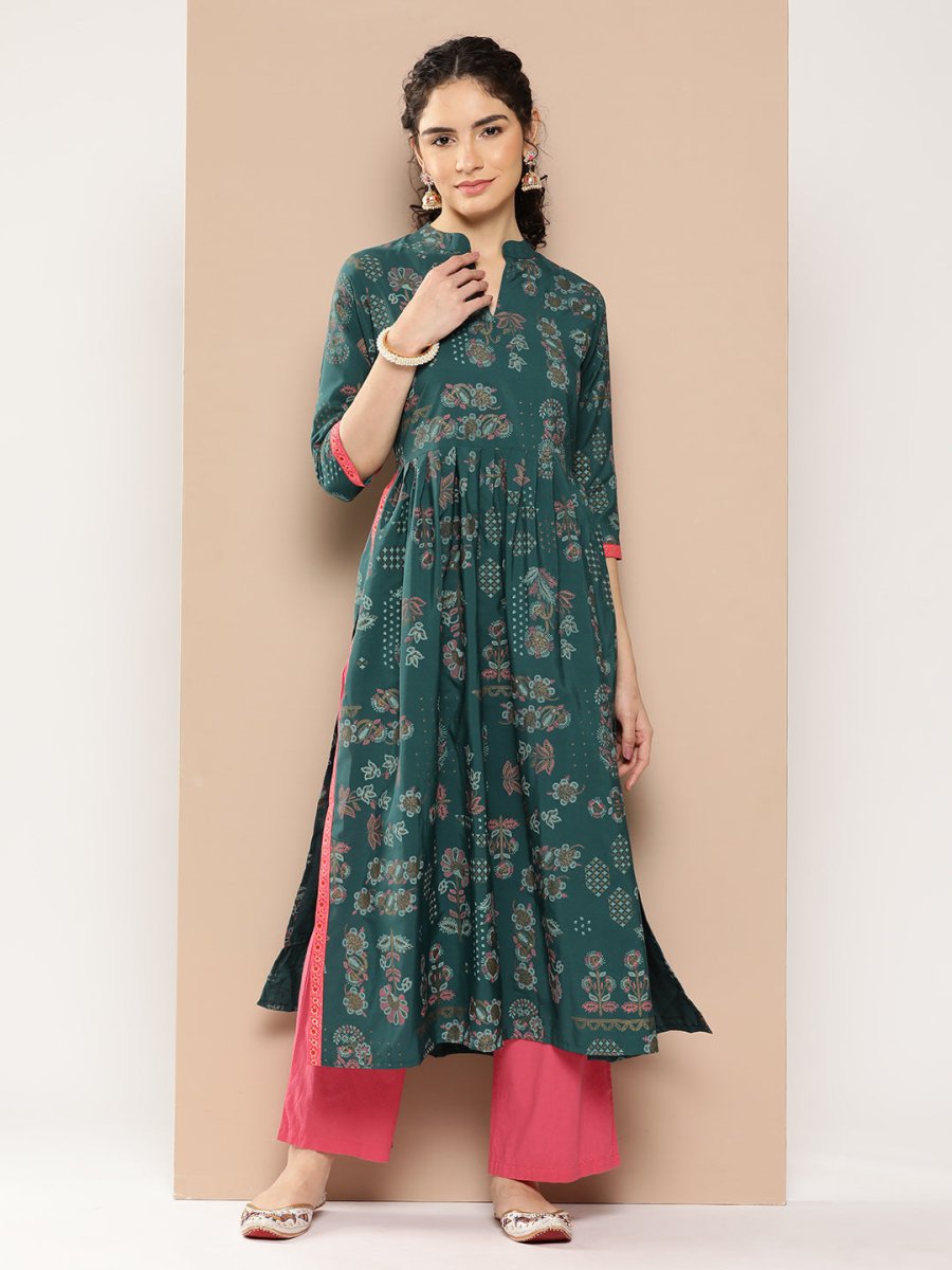 Ahalyaa Women Floral Printed Floral Crepe Kurta