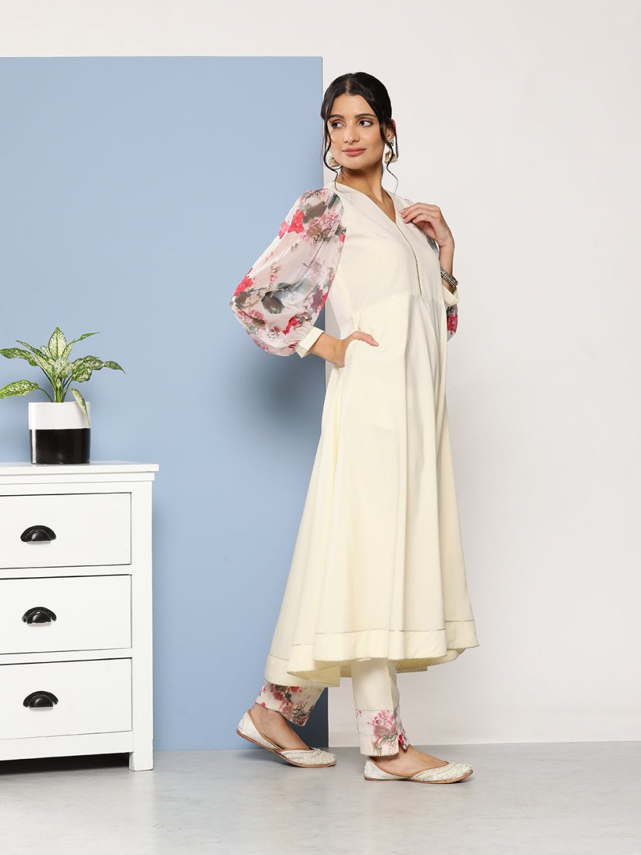 Ahalyaa Women Off White Floral Empire Gotta Patti Kurta with Trousers & With Dupatta