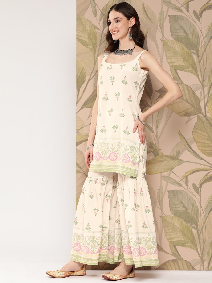 Ahalyaa Women Floral Printed Regular Kurti with Sharara & With Dupatta