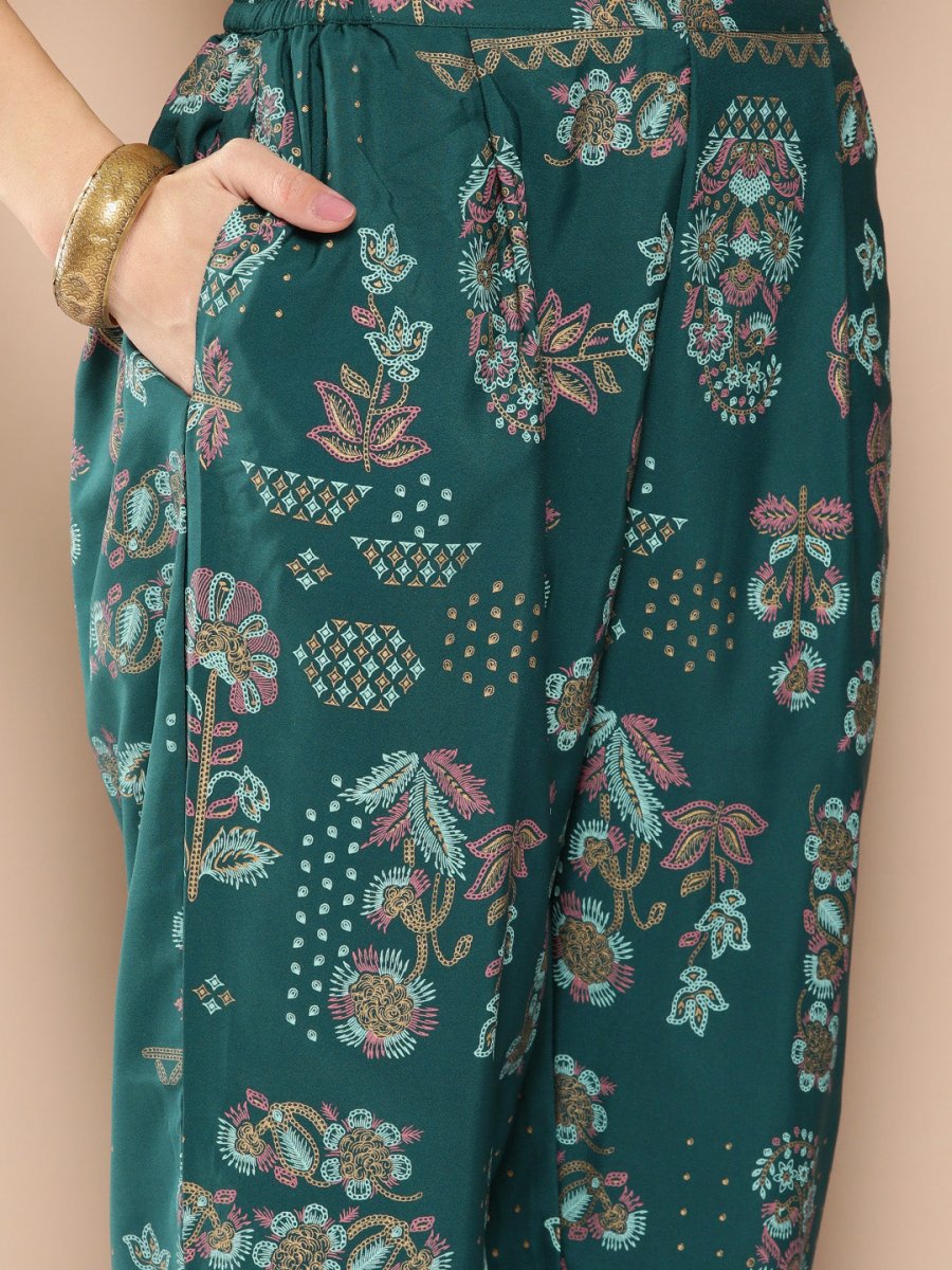 Ahalyaa Women Floral Printed Pleated Kurta with Trousers