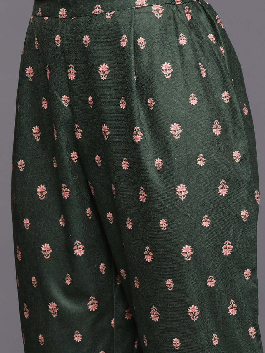 Ahalyaa Women Green Printed Gotta Patti Velvet Kurta with Trousers & With Dupatta