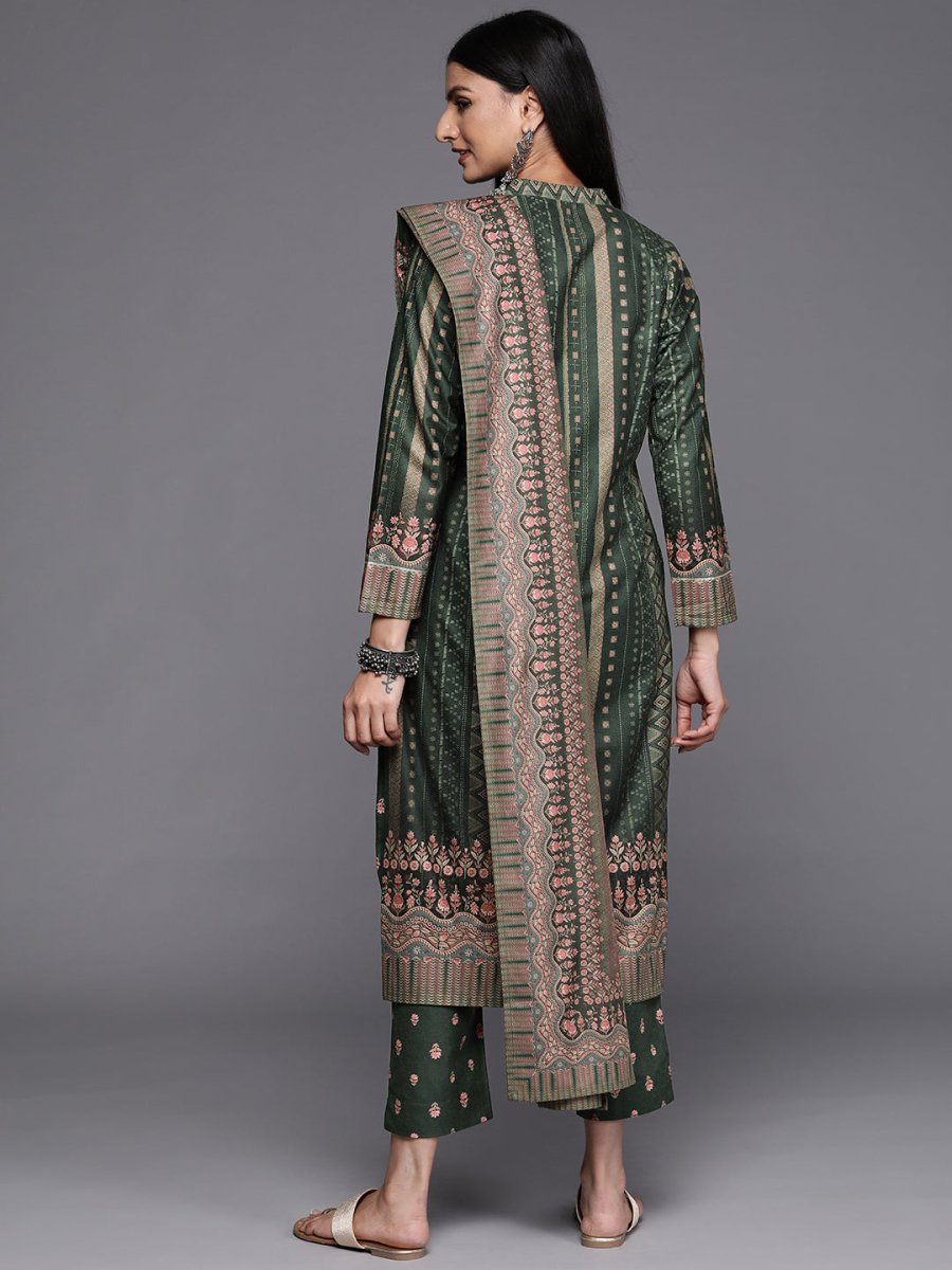 Ahalyaa Women Green Printed Gotta Patti Velvet Kurta with Trousers & With Dupatta