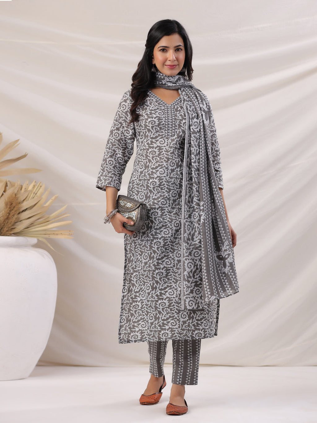 Janasya Regular Poly Cotton Grey Ethnic Motifs V-Neck Kurta,Bottom & Dupatta