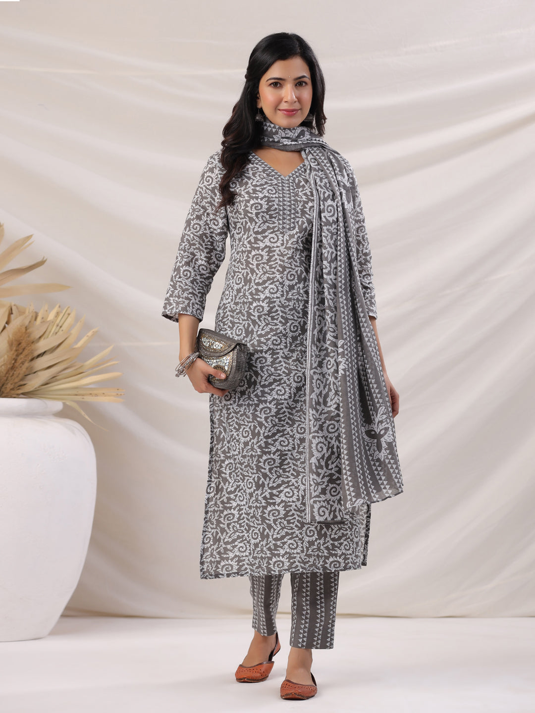 Janasya Regular Poly Cotton Grey Ethnic Motifs V-Neck Kurta,Bottom & Dupatta