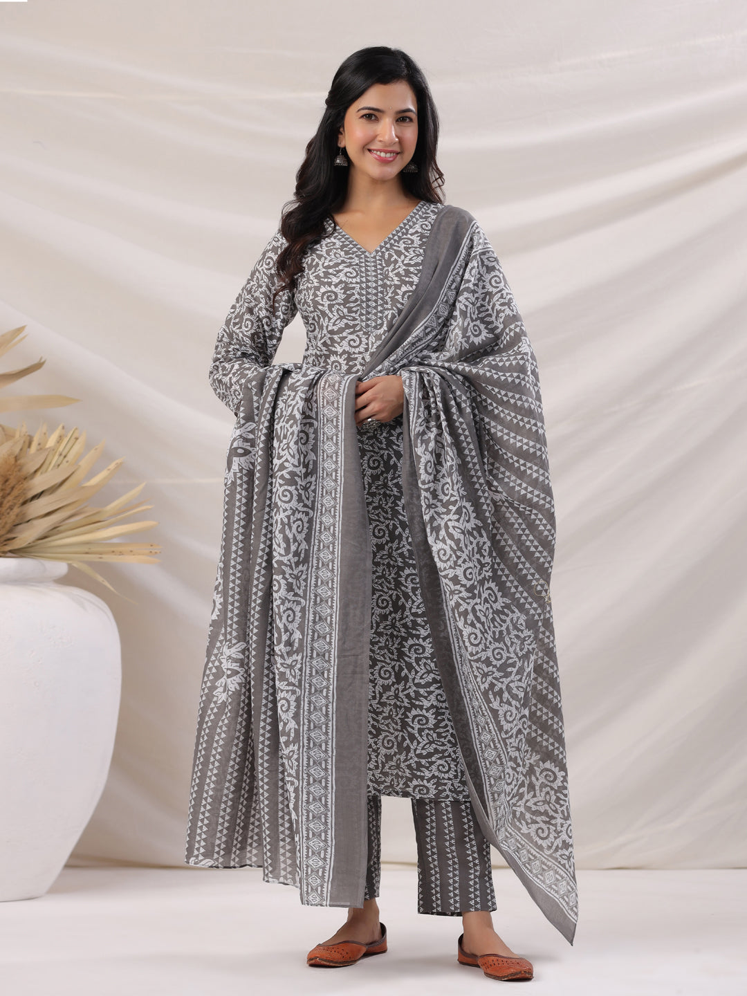 Janasya Regular Poly Cotton Grey Ethnic Motifs V-Neck Kurta,Bottom & Dupatta