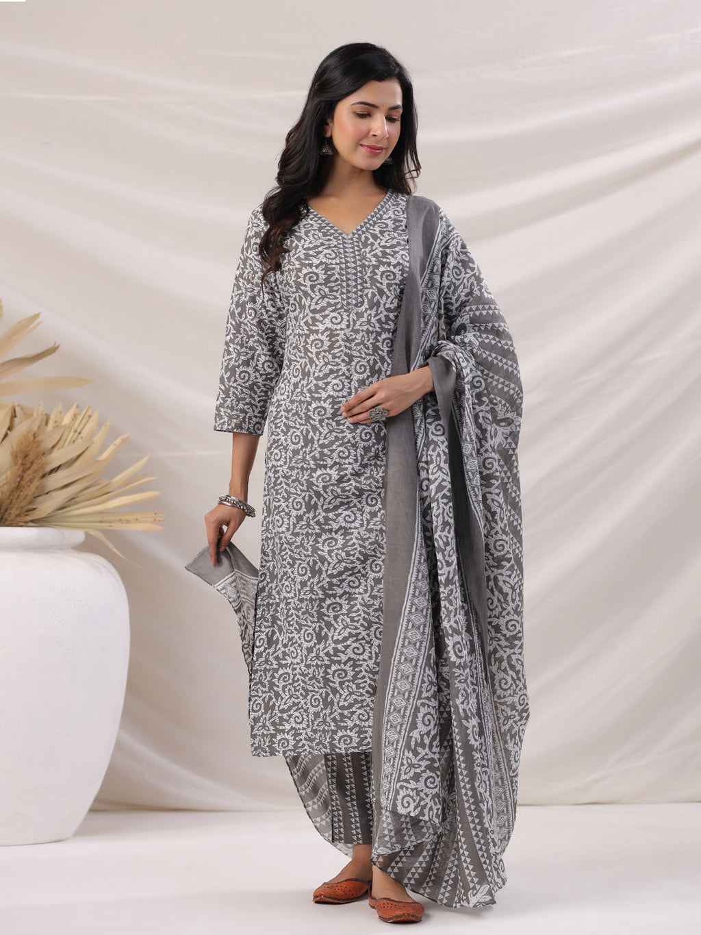 Janasya Regular Poly Cotton Grey Ethnic Motifs V-Neck Kurta,Bottom & Dupatta