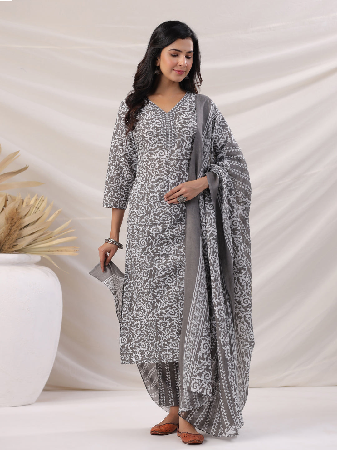 Janasya Regular Poly Cotton Grey Ethnic Motifs V-Neck Kurta,Bottom & Dupatta