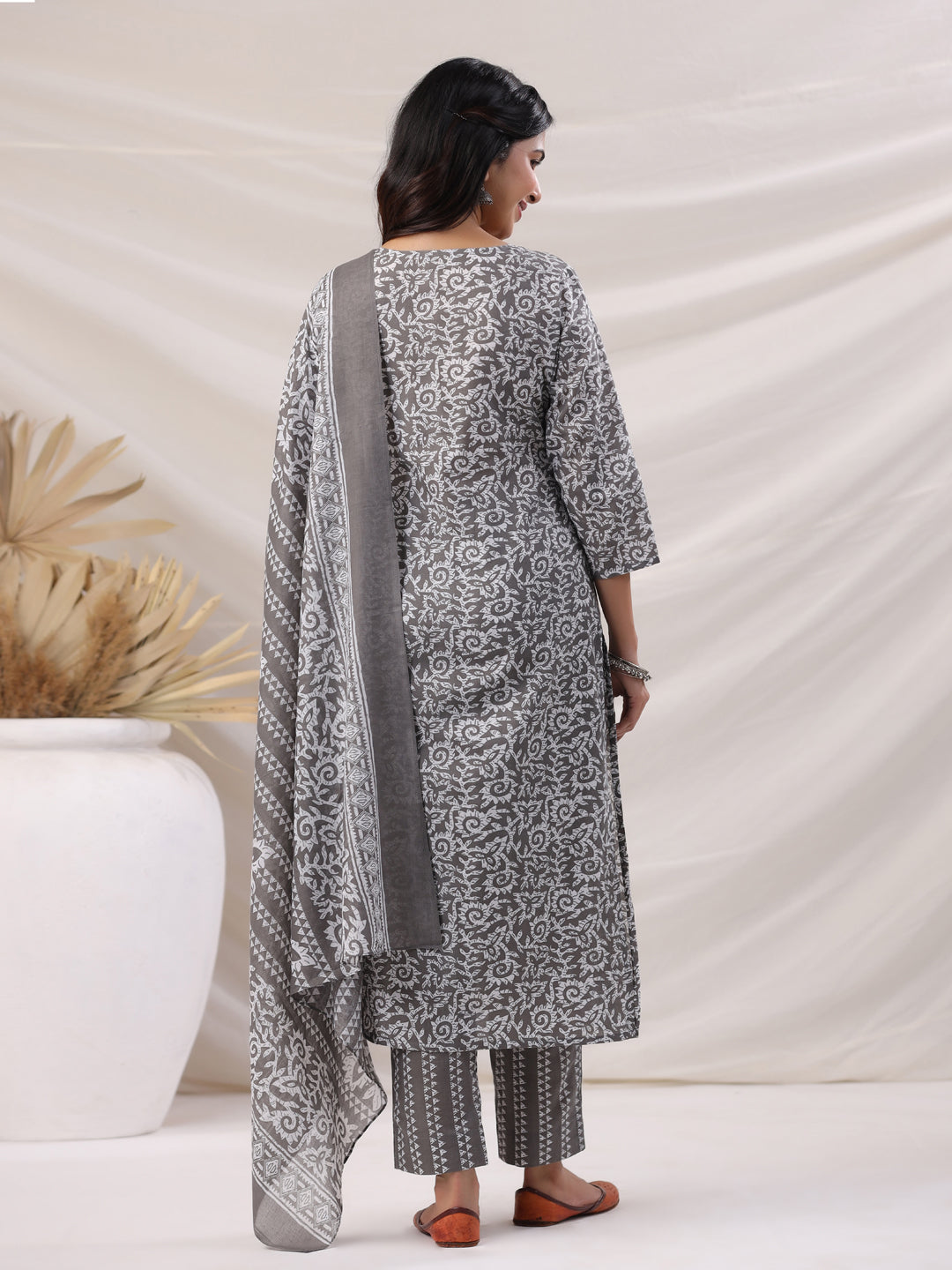 Janasya Regular Poly Cotton Grey Ethnic Motifs V-Neck Kurta,Bottom & Dupatta