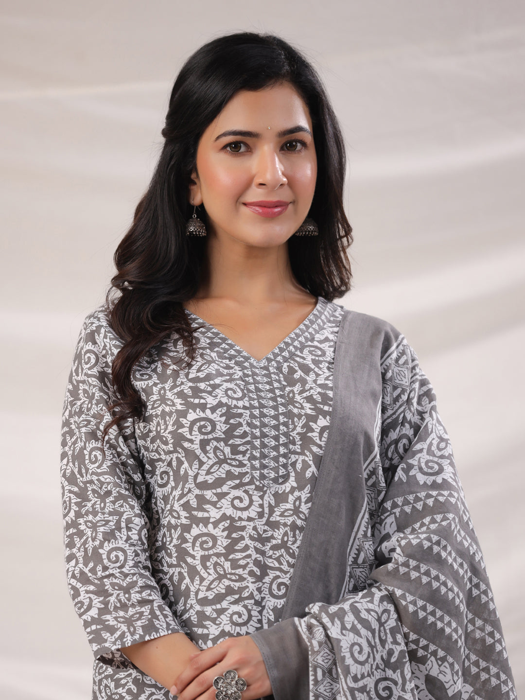 Janasya Regular Poly Cotton Grey Ethnic Motifs V-Neck Kurta,Bottom & Dupatta