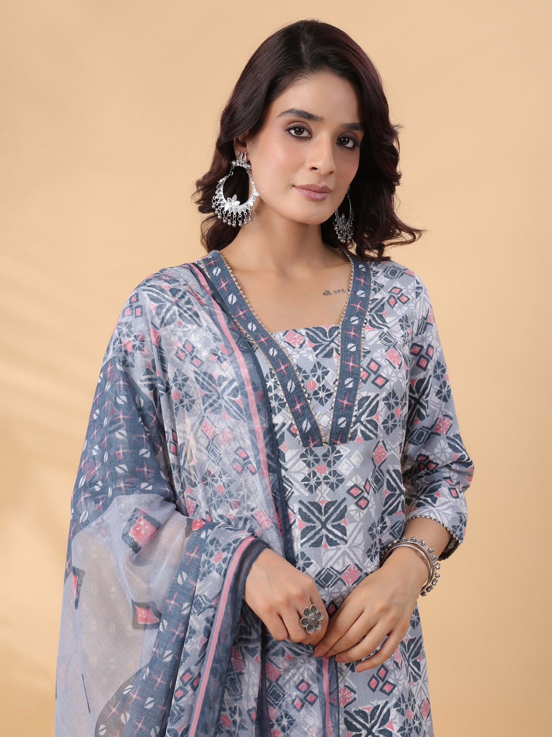 Janasya Regular Biscuit Slub Grey Gemometric Square Neck Kurta,Bottom & Dupatta