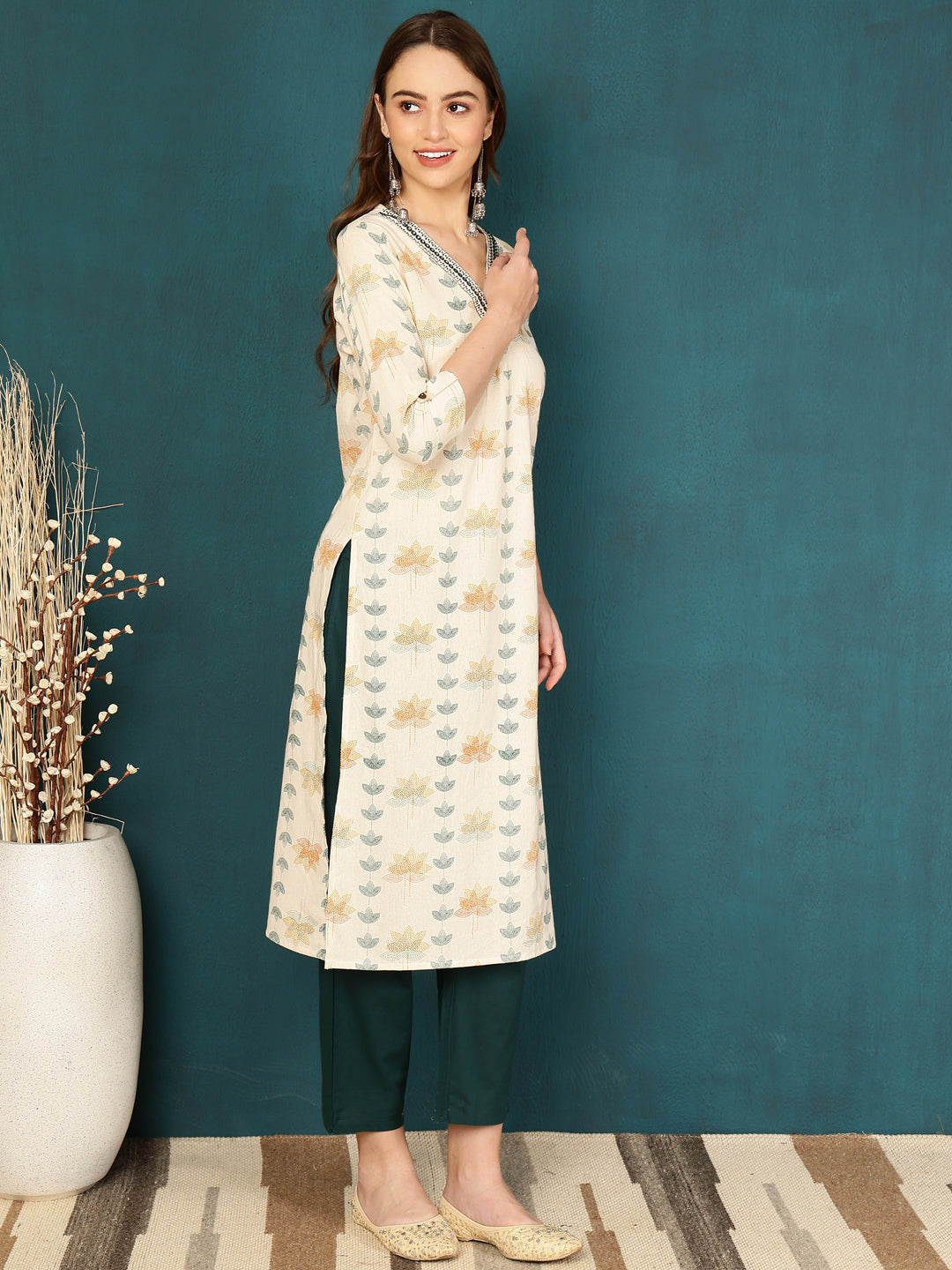 Antaran Off White Pure Cotton Embellished Kurta