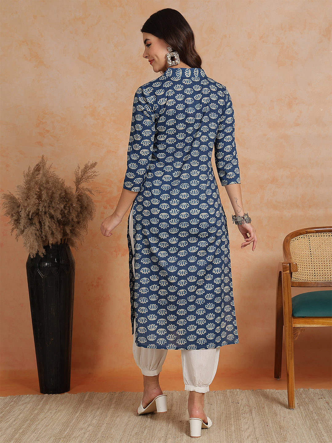 Antaran Blue Pure Cotton Printed Kurta With V Neck