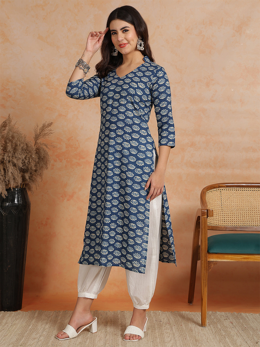 Antaran Blue Pure Cotton Printed Kurta With V Neck