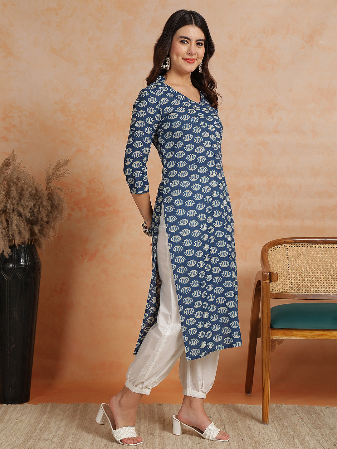 Antaran Blue Pure Cotton Printed Kurta With V Neck
