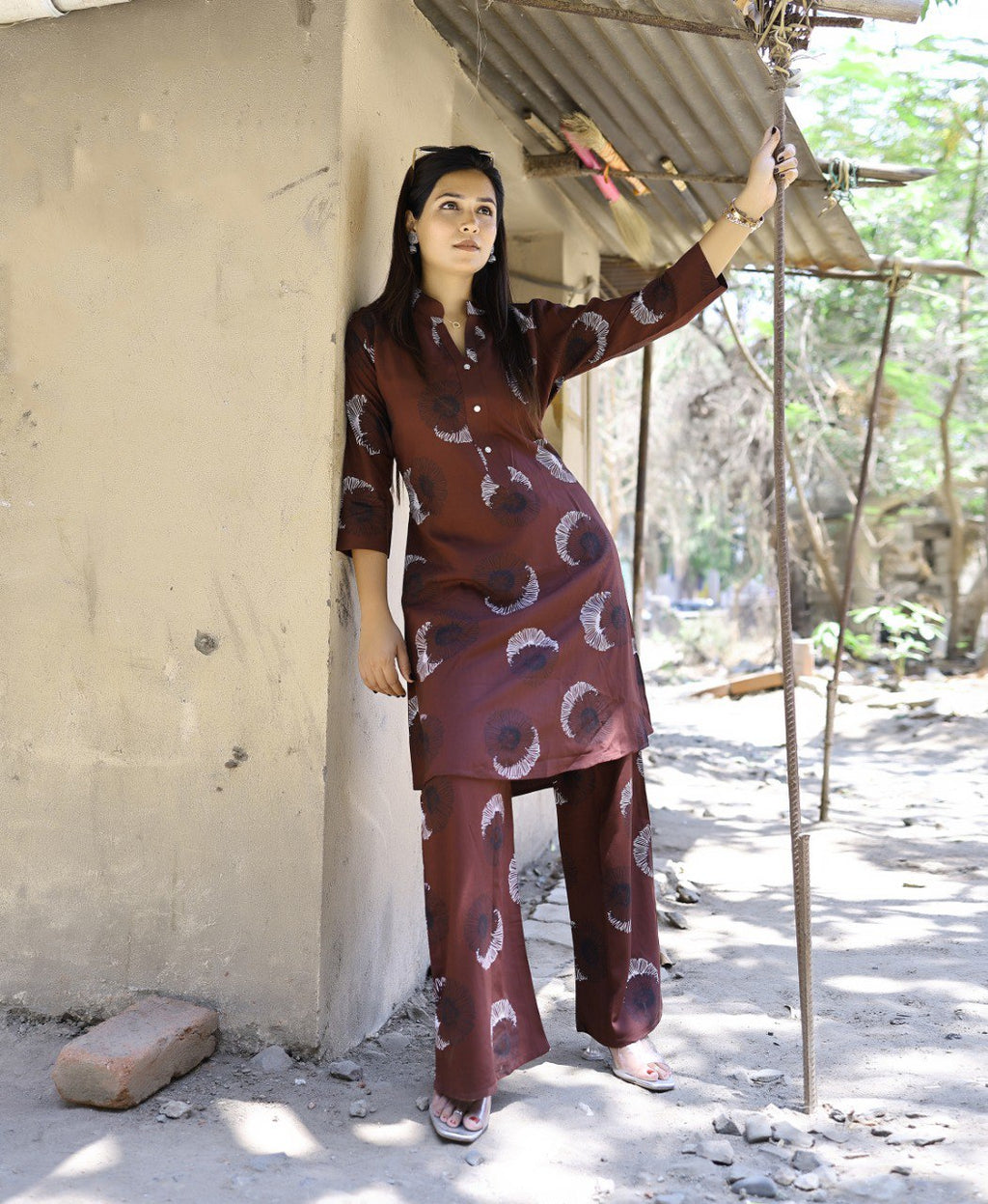 Prazu Fashion Brown Reyon Viscose Print Kurti With Pant