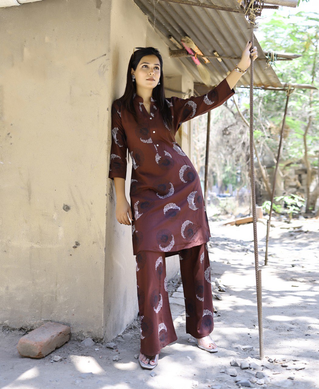 Prazu Fashion Brown Reyon Viscose Print Kurti With Pant