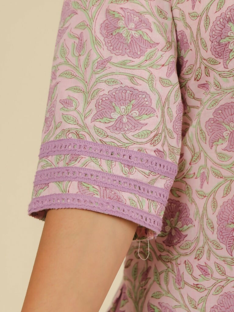 Aramya Straight Soft Cotton Floral Print Women's Kurta - Pink