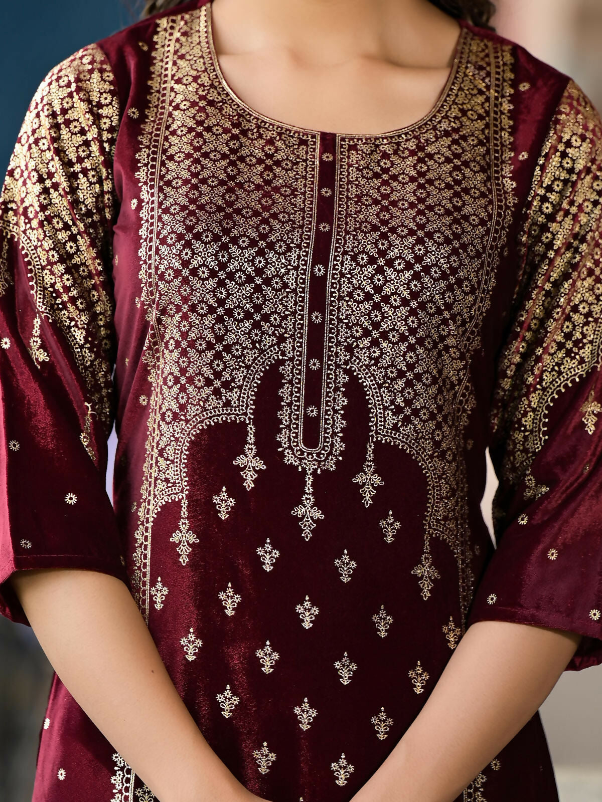 Juniper Women's Maroon Ethnic Motif Printed Velvet Kurta Set With Tassels