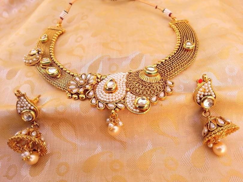 White Antique Necklace Set
