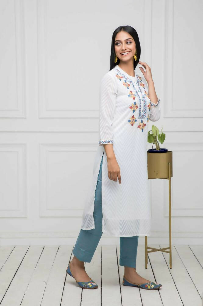 Myshka Women Solid Georgette Straight V-Neck White Kurtas