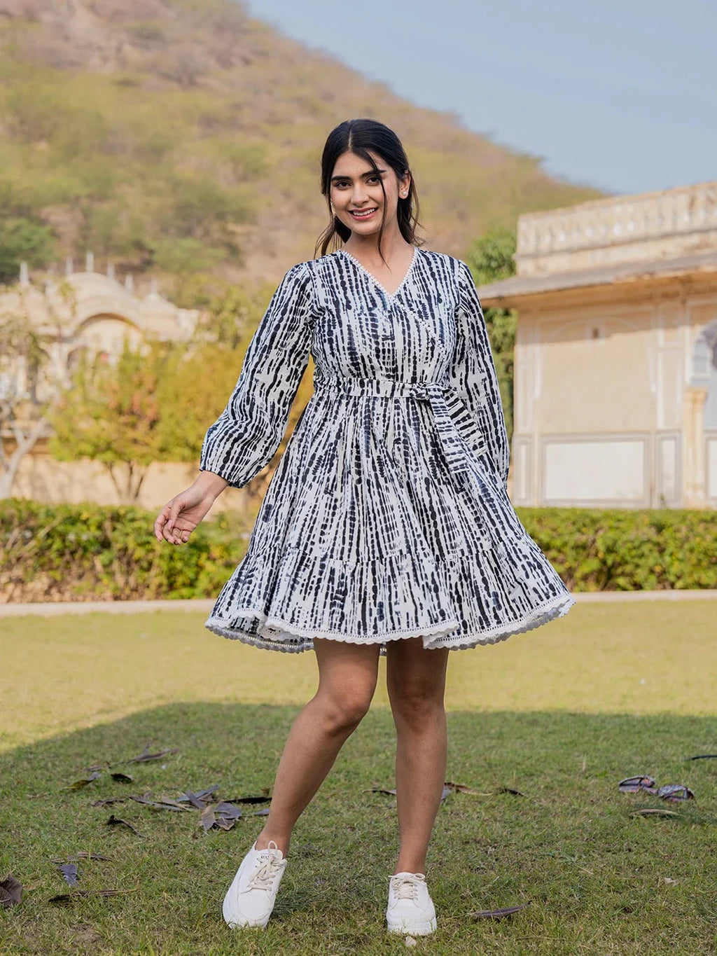 Yufta Black And White Pure Cotton Tie Dye Less Border Tassels Were Dress