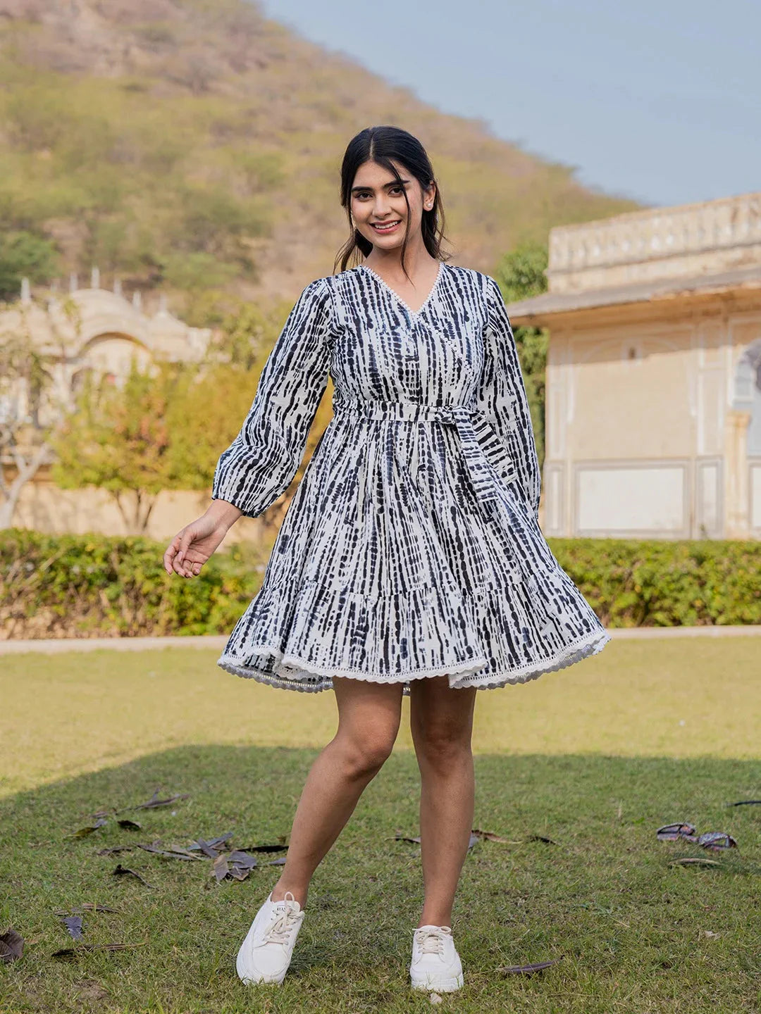 Yufta Black And White Pure Cotton Tie Dye Less Border Tassels Were Dress