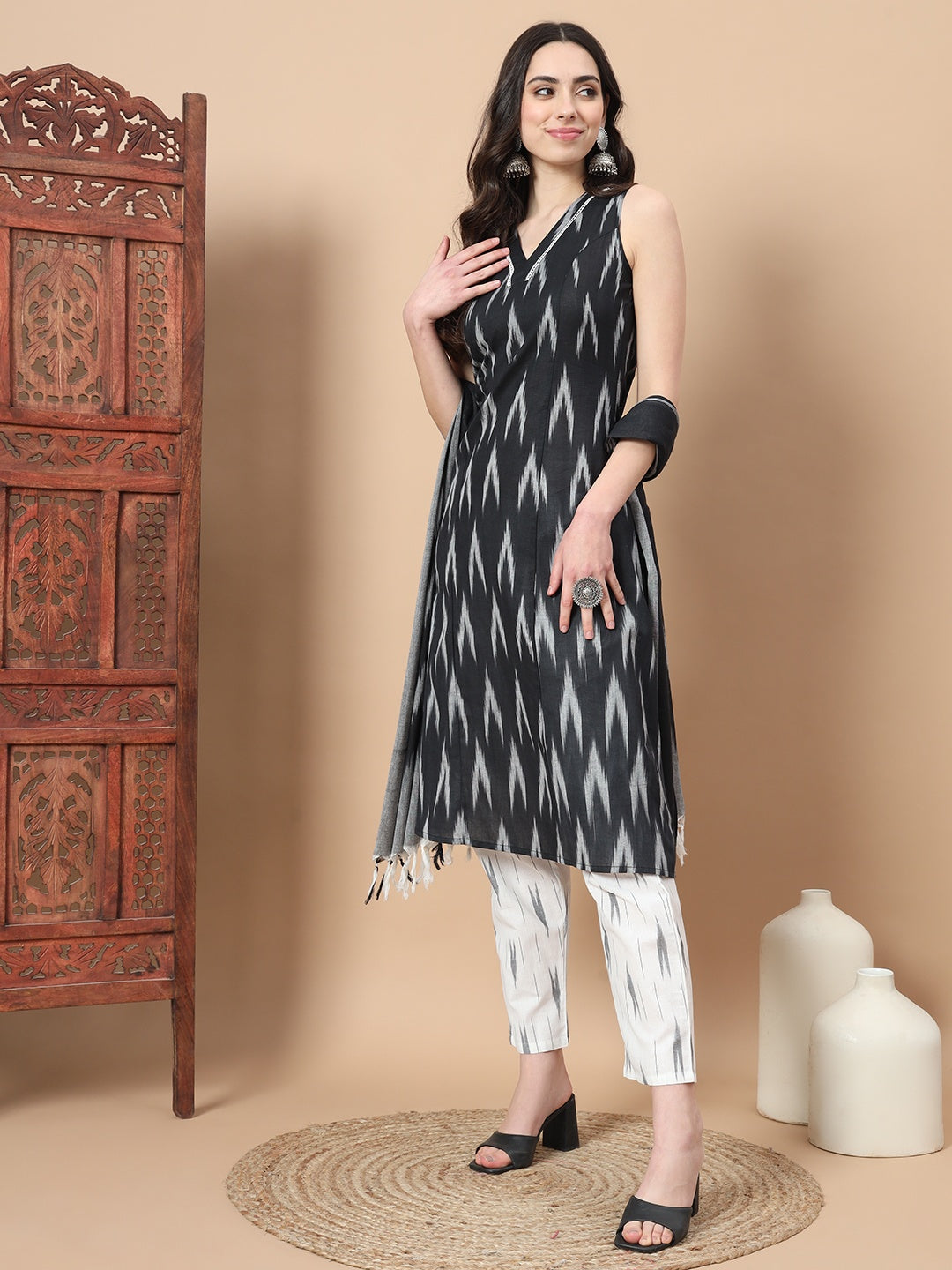 Yufta Black Ikat Print A-Line Kurta Pant And Dupatta Set