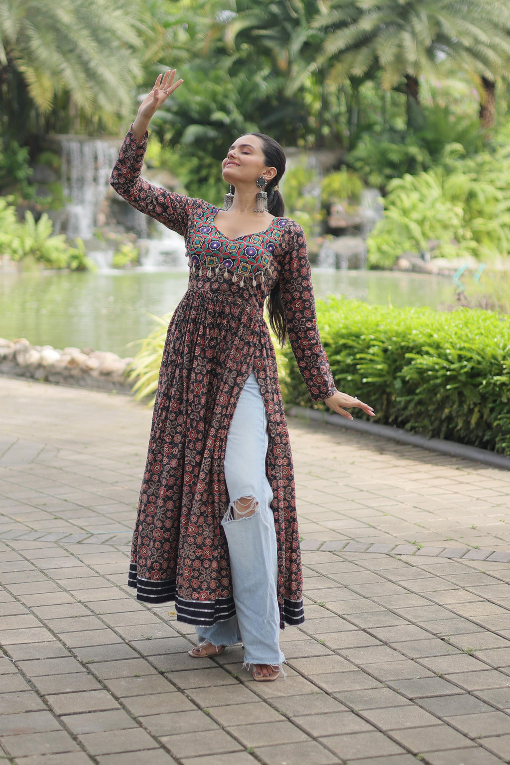 Lorenvalley Black Printed Cotton With Kutchi Gamthi Work And Kodi Lace Kurti