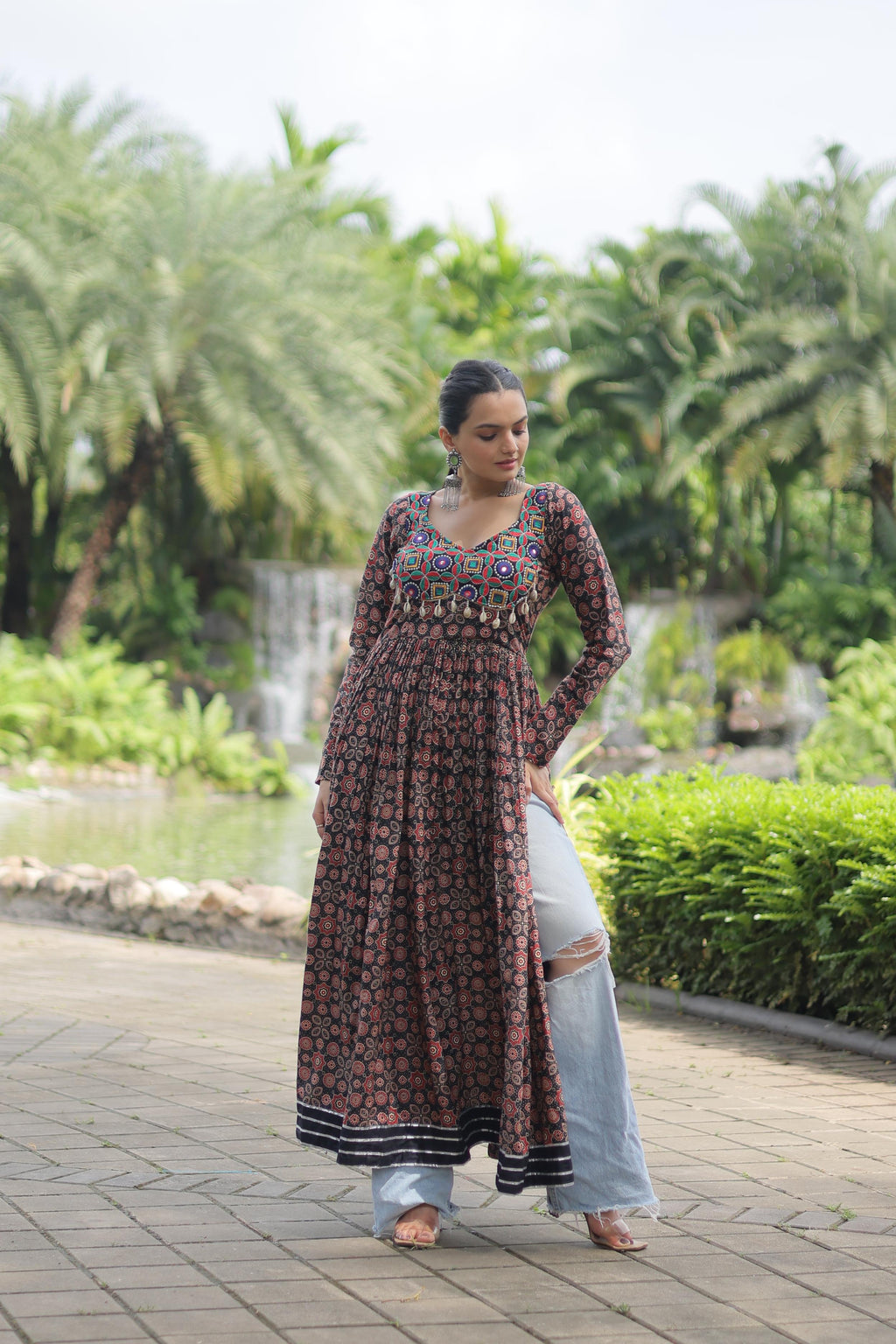 Lorenvalley Black Printed Cotton With Kutchi Gamthi Work And Kodi Lace Kurti
