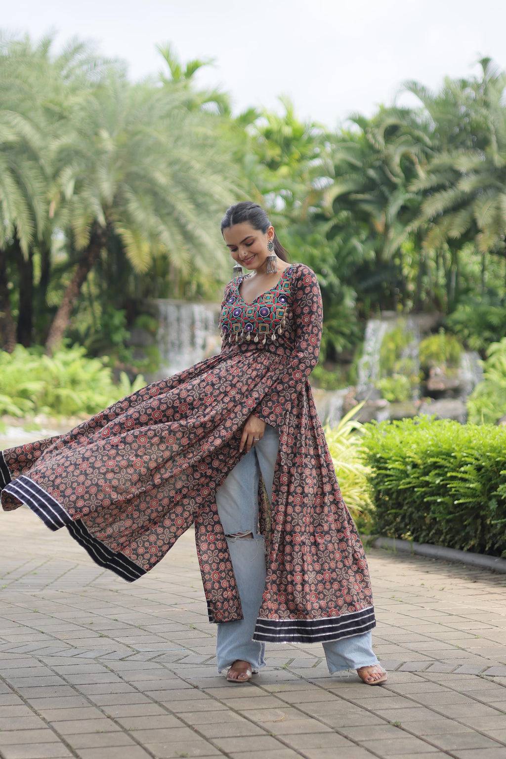 Lorenvalley Black Printed Cotton With Kutchi Gamthi Work And Kodi Lace Kurti